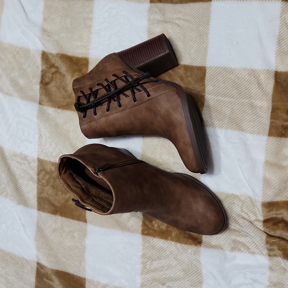 Brand New Dream Pairs, size 9